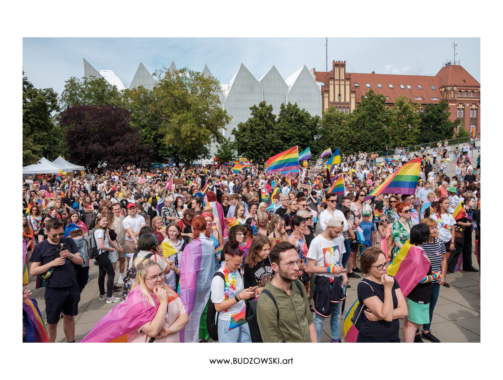 Marsz Równości na placu Solidarności w Szczecinie
